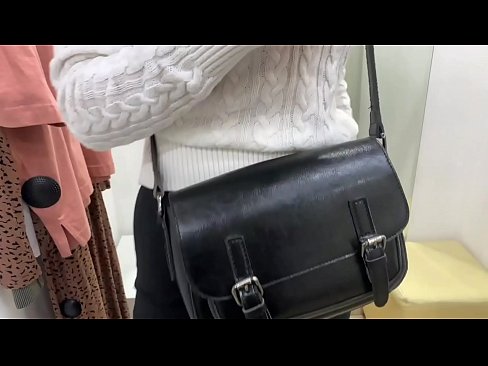 ❤️ Masturbasyon piblik nan jenn femèl FeralBerry ak yon gode nan sal la Fitting ❤ Videyo anal nan ht.kanalmoscow.ru